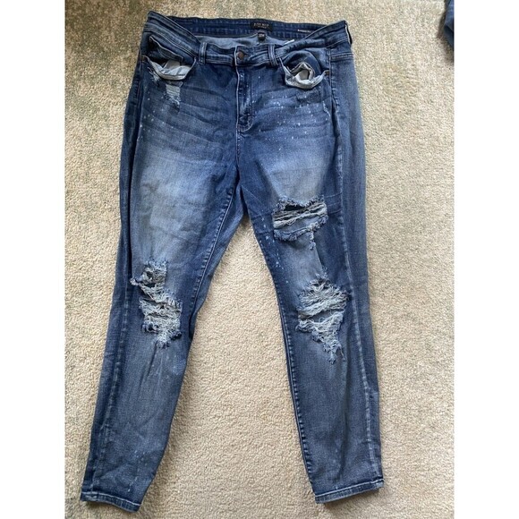 Judy Blue 20W Denim Boyfriend Fit Distressed Jeans Women's - Picture 1 of 9